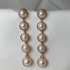 Beautiful dangle fashion earrings